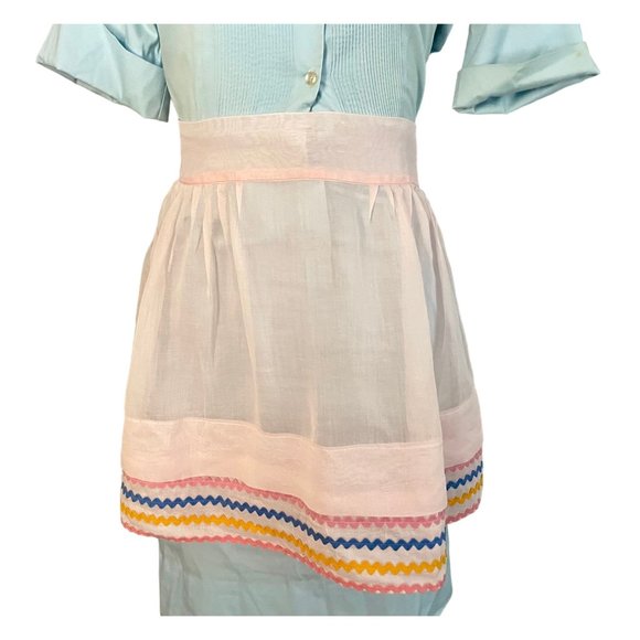 Vintage half apron 1950s women kitchen apron with zig zag pattern in pink blue. - Picture 6 of 10